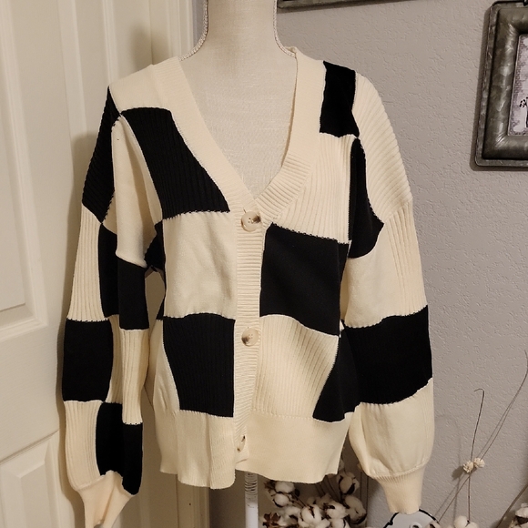 Black and White Boutique Checkered Women's Sweater - Picture 1 of 5